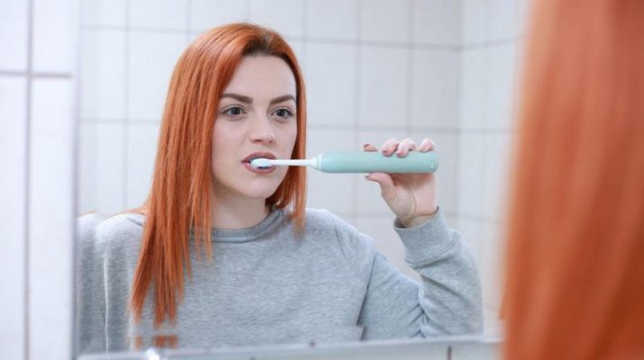 Najčastejšie chyby pri čistení zubov, alebo nedovoľte, aby sa vaše zuby pokazili